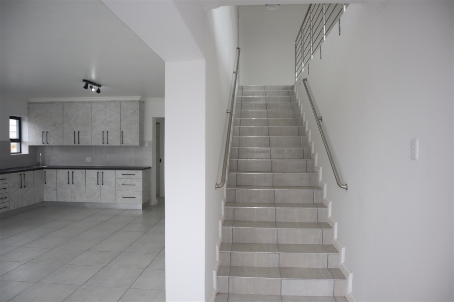 5 Bedroom Property for Sale in Wavecrest Eastern Cape